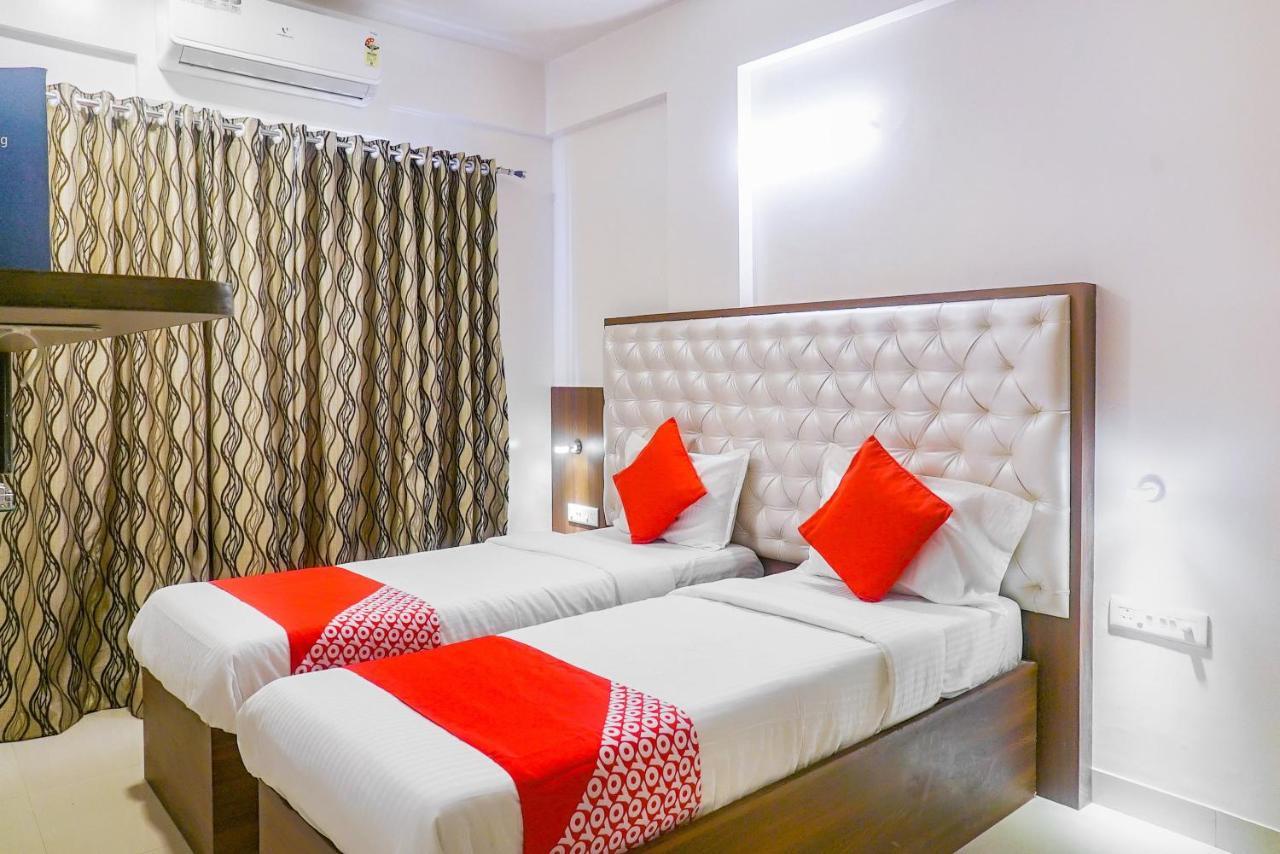 Oyo 15541 Pearl Inn Pune Exterior foto